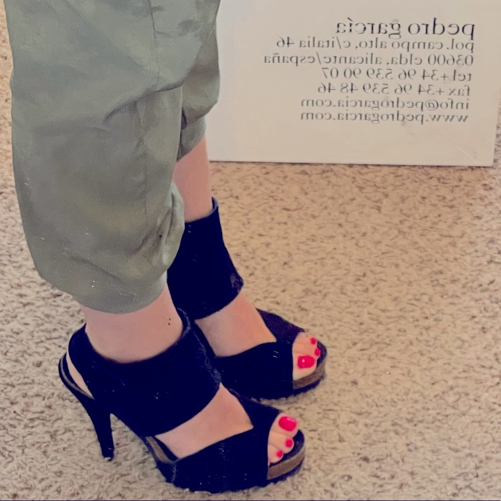 Pedro Garcia Navy Heels